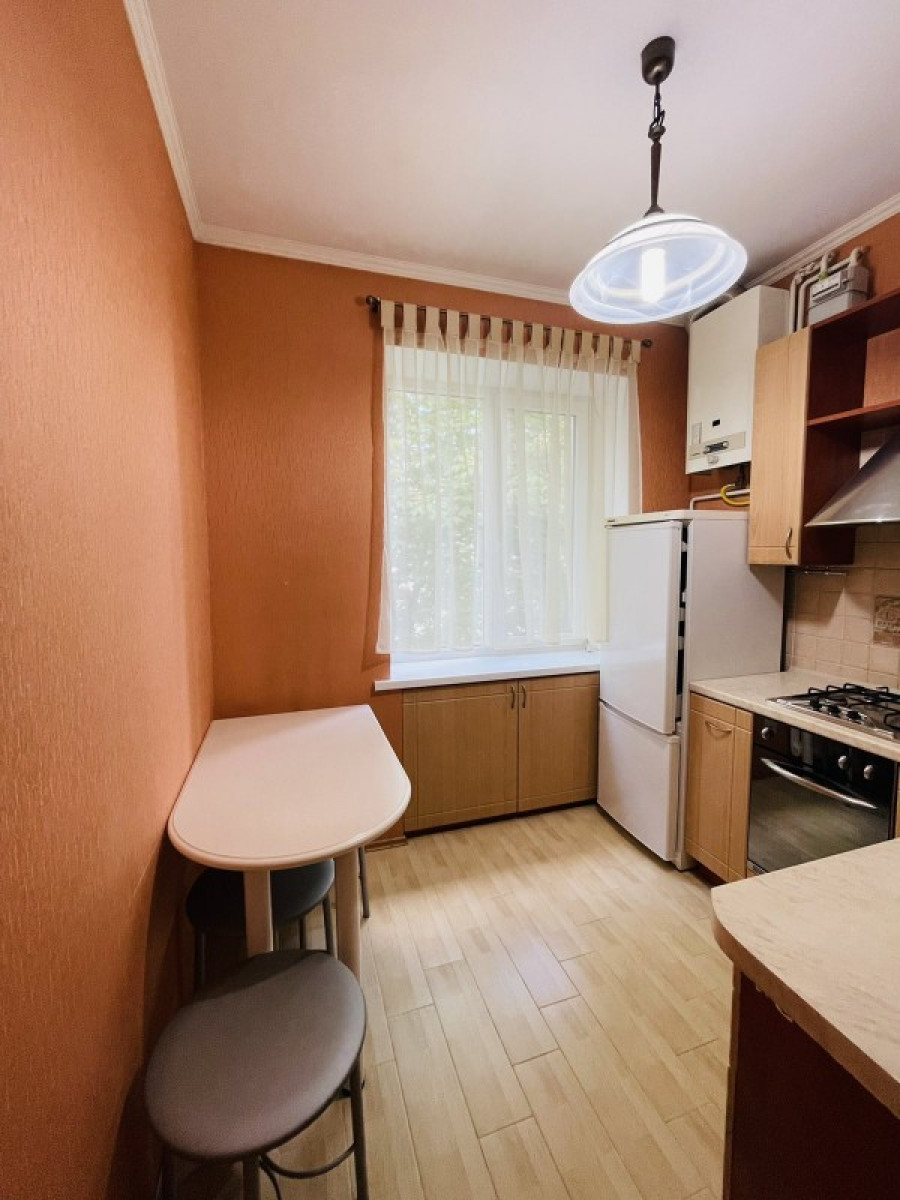Продам двухкомнатную квартиру на Печерске, 3 минуты до метро 44 м2