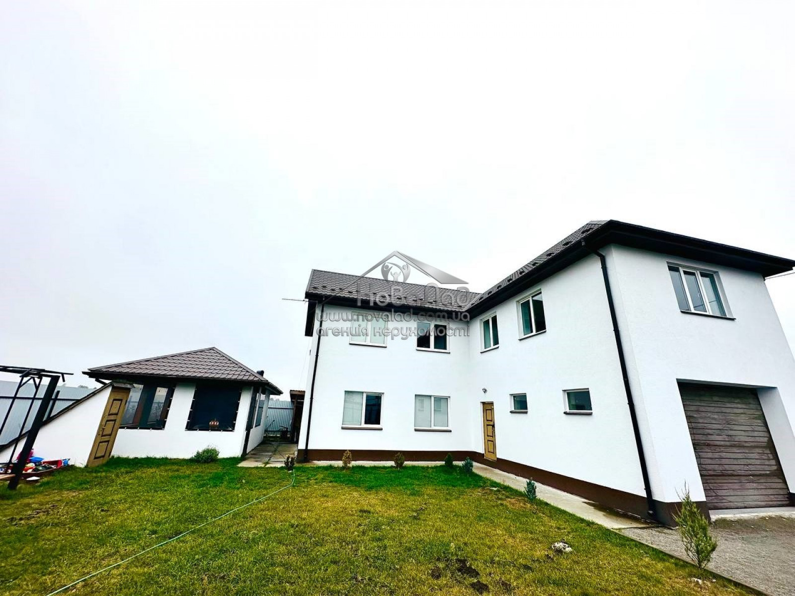 Будинок для проживання або відпочинку біля р.Десна, 220 м2