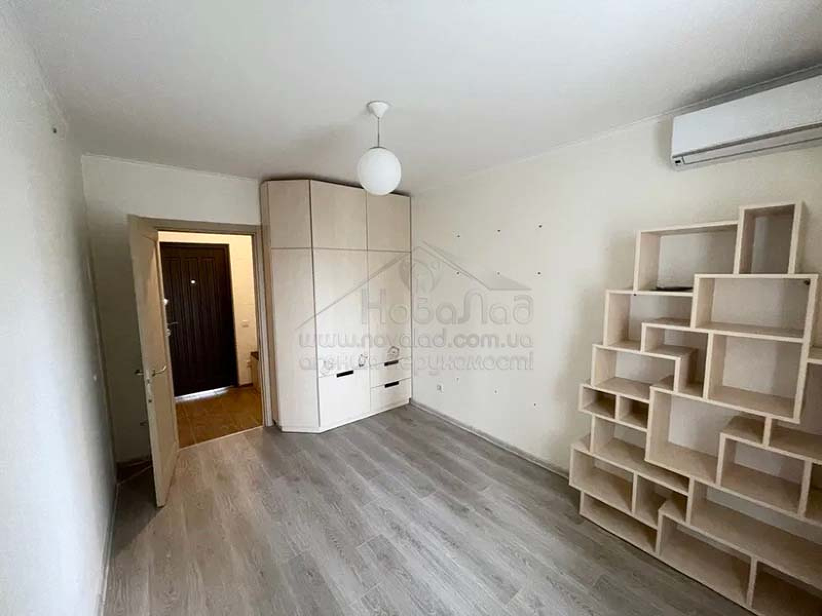 Предлагается уютная, просторная, светлая 2-комнатная квартира по адресу: ул. Ломоносова, 29, Голосеевский район.