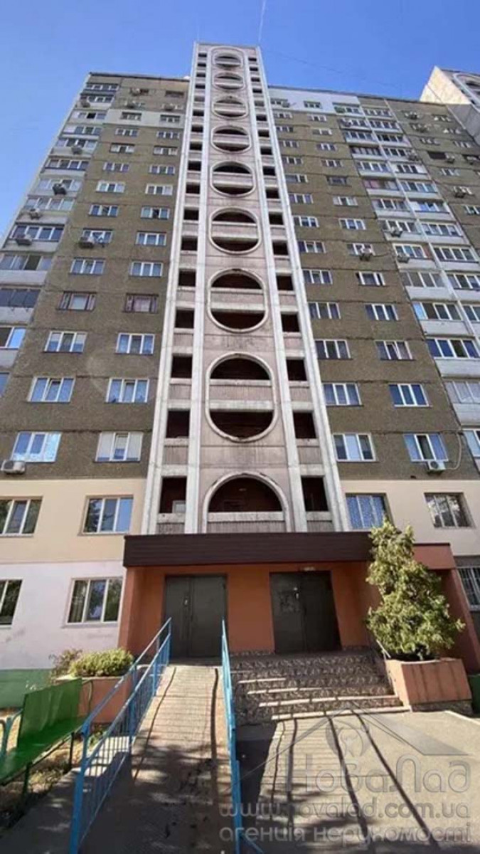 Предлагается просторная 3-ком квартира 72 м2, Харьковское шоссе, 168г
