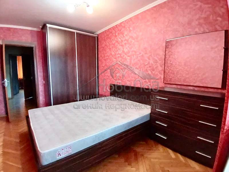 Предлагается аккуратная 3-комнатная квартира по адресу: ул. А. Ахматовой, 5, Дарницкий район.