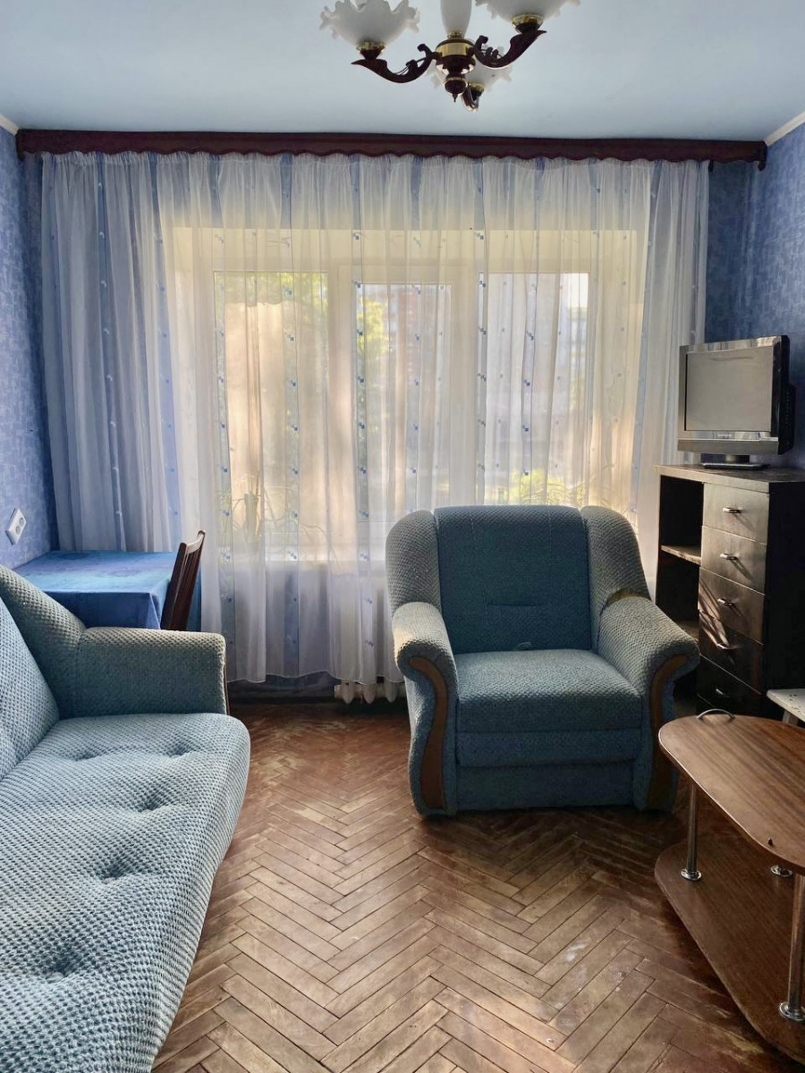Охайна кімната меблями та технікою в спальному районі Чернігова!