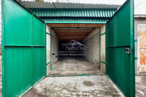 Продам капітальний гараж з оглядовою ямою. Верхній Печерск, бульвар Лесі Українки, 27