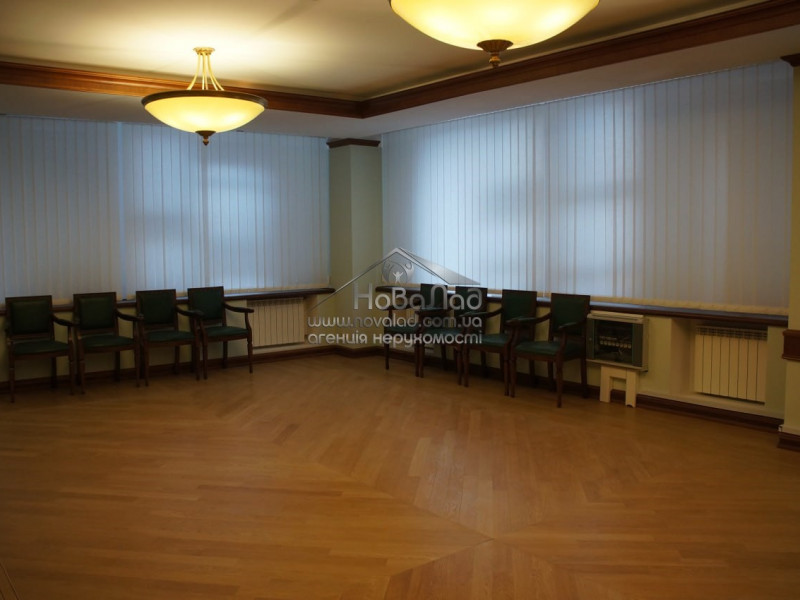 Оренда офісних приміщень площею 600 кв.м. в бізнес-центрі на Печерську.