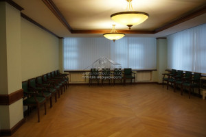 Оренда офісних приміщень площею 600 кв.м. в бізнес-центрі на Печерську.