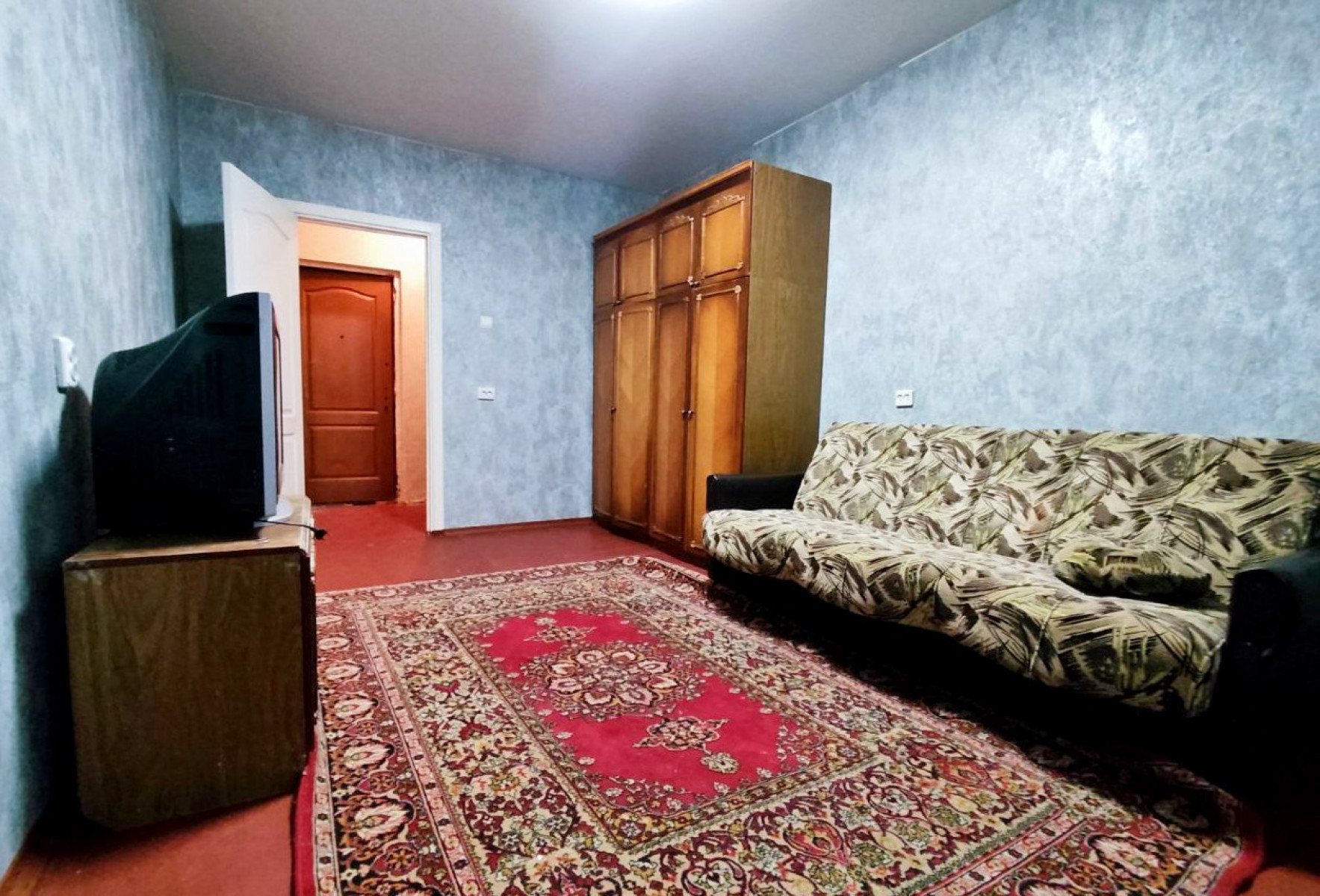 1 комнатная квартира 40 м2 на 4 этаже в жилом состоянии, ул. Пухова.