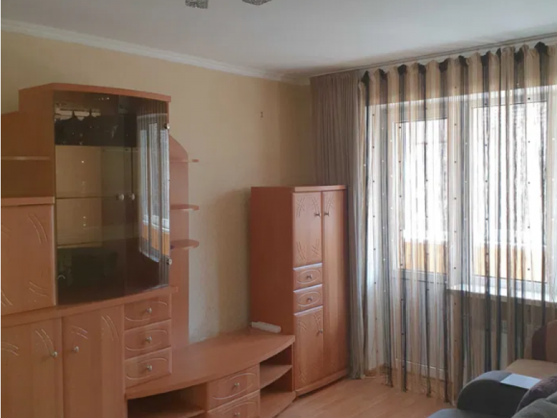 Однокімнатна затишна тепла квартира в тихому центрі Києва.