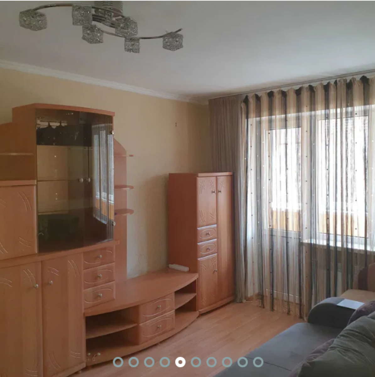 Однокімнатна затишна тепла квартира в тихому центрі Києва.