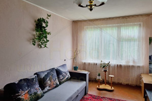 3 кімнатна квартира 63 м2 в житловому стані по вулиці Пухова