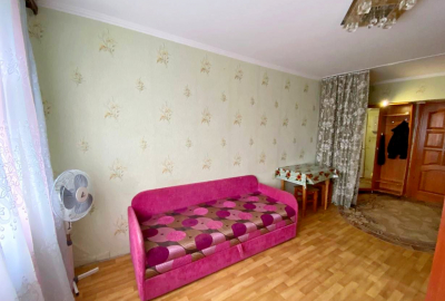 Кімната в гуртожитку, косметичний ремонт, район басейн Авангард.