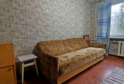 Продам кімната в гуртожитку на 2 поверсі по вулиці Грушевського