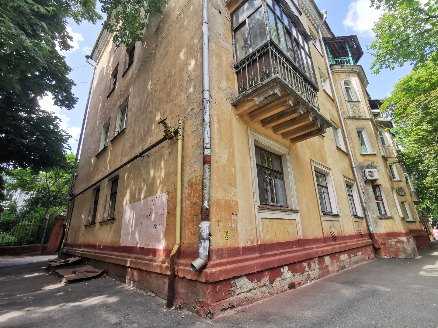 Центр Міста, Бізнес-Можливість - 2-Кімнатна квартира з підвалом. Фото - 1