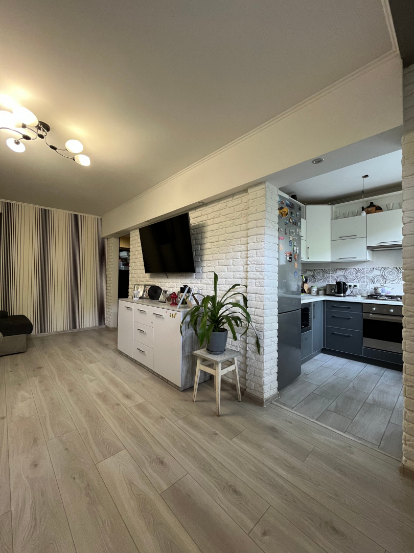 Продається простора 3-кімнатна квартира з ремонтом 63м2, р-н Соборності. Фото - 1