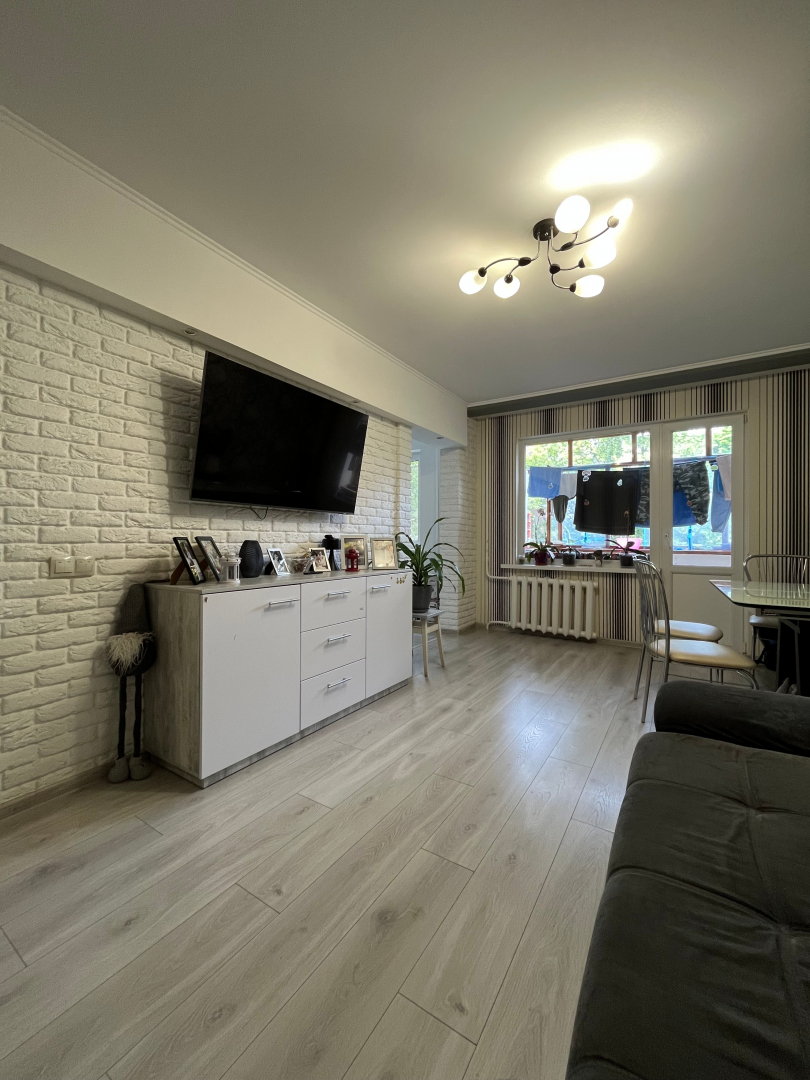 Продається простора 3-кімнатна квартира з ремонтом 63м2, р-н Соборності. Фото 1