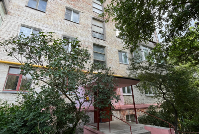 Продається 2-кімнатна квартира 42м2 в Чернігові, район 5 Кутів