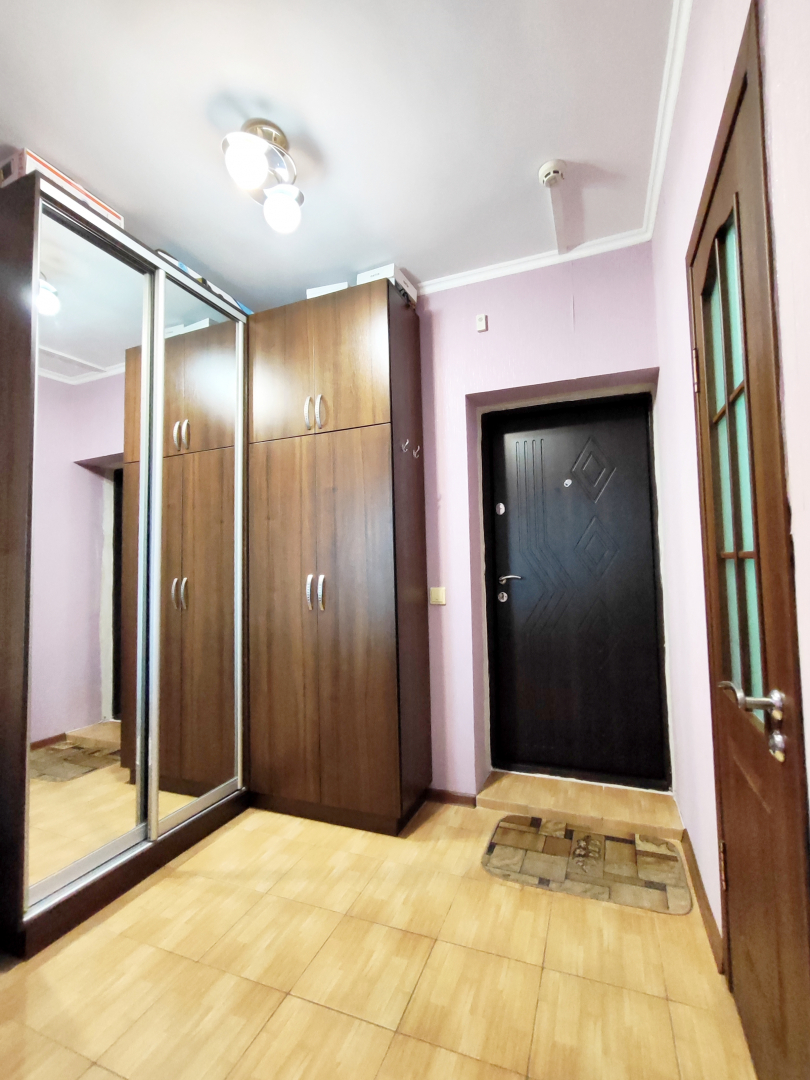 Затишна 1-кімнатна з видом на міський парк— з технікою та меблями. Фото - 11