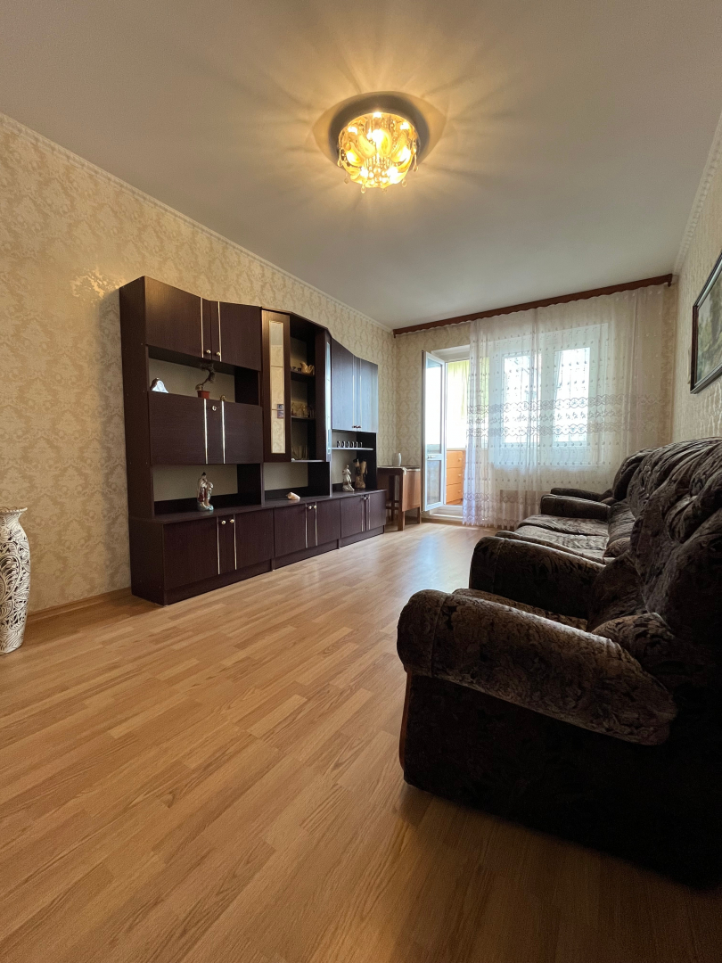 Простора 3-кімнатна квартира в Чернігові, район Бобровиця. Фото - 1