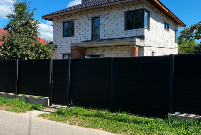 Новий приватний будинок біля Земснаряду.