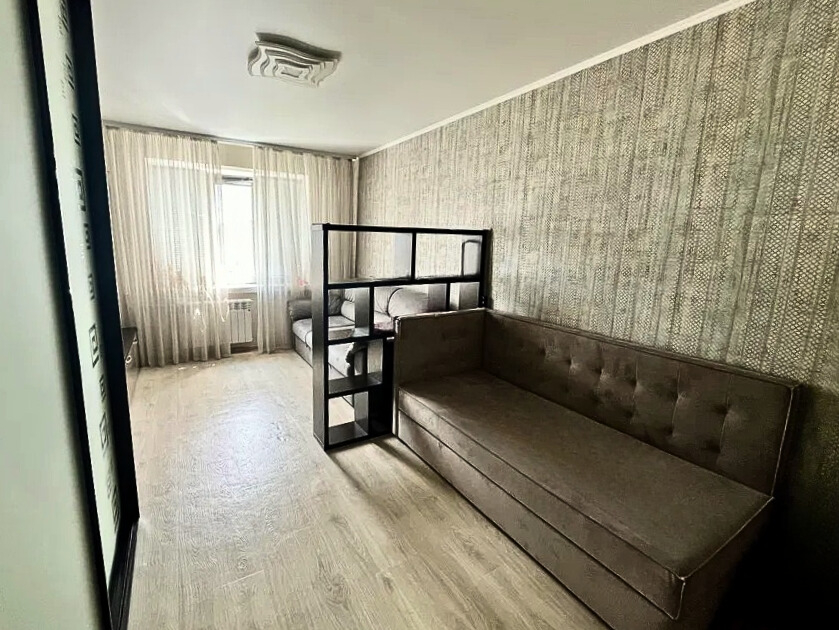 Простора 1 кімнатна квартира 39м2, з ремонтом та меблями. Фото 1