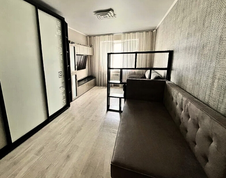 Простора 1 кімнатна квартира 39м2, з ремонтом та меблями. Фото - 1