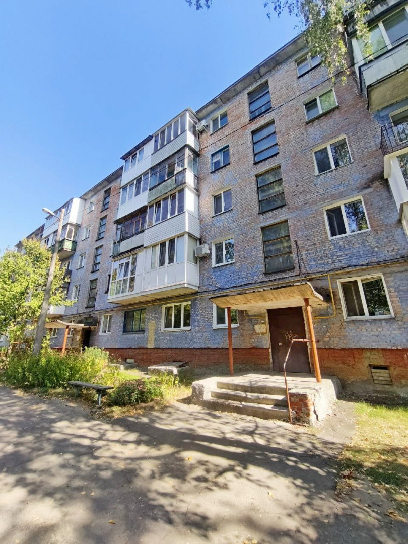2 кімнатна квартира під ремонт біля ТРЦ Голлівуд та ринку Нива. Фото 1