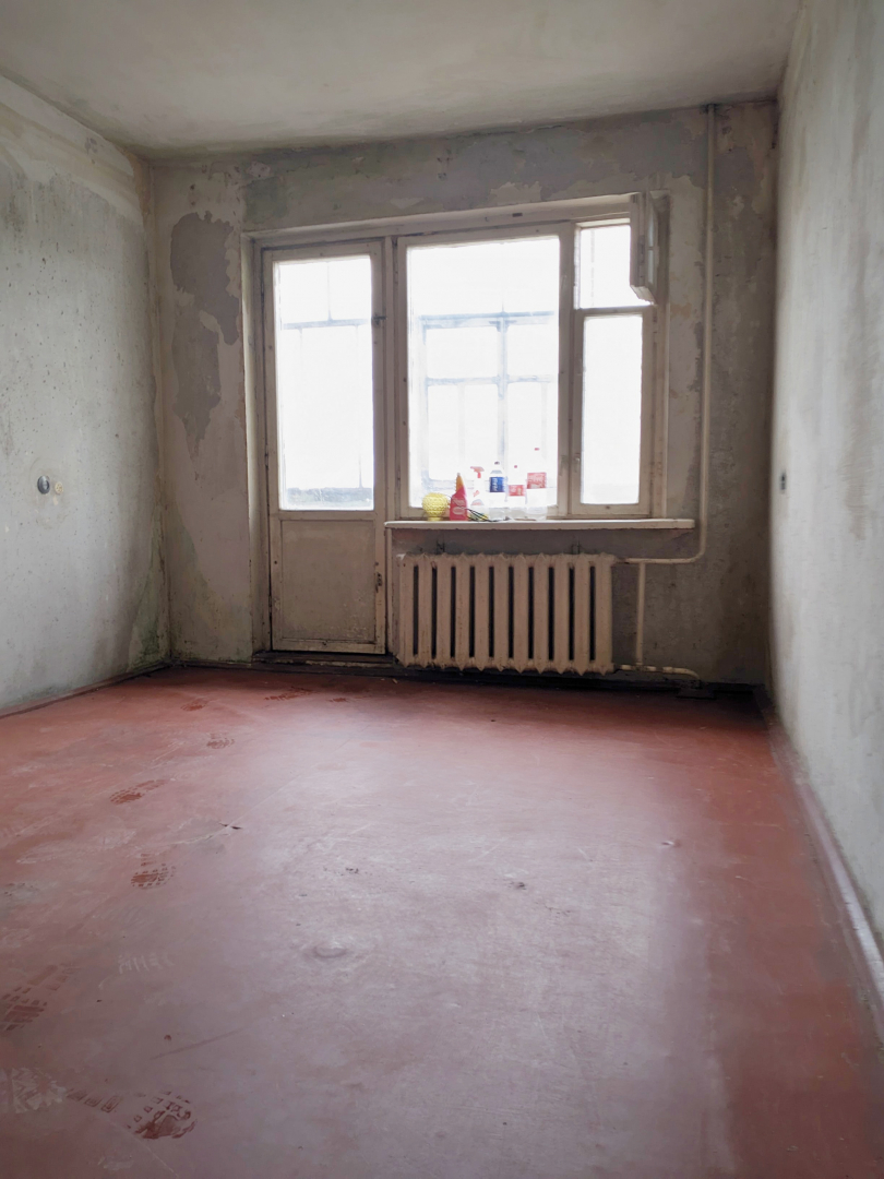 1-кімнатна під Ваш ремонт на Червоному мосту з видом на Горсад. Фото - 2