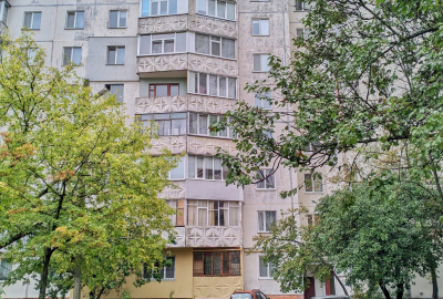 1-кімнатна під Ваш ремонт на Червоному мосту з видом на Горсад
