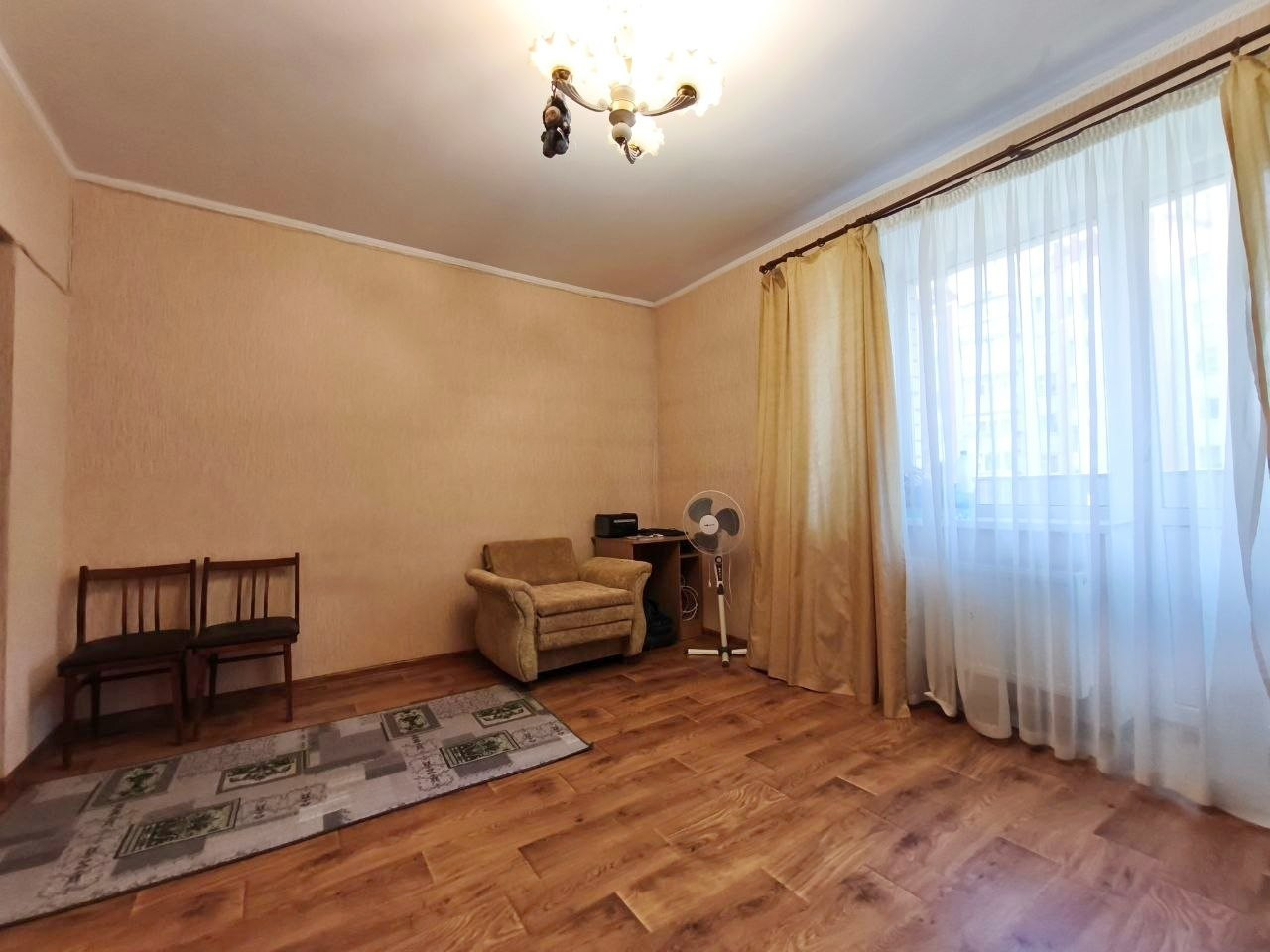 Простора 1 кімнатна квартира. Ремонт, автономне опалення та меблі. Фото - 1