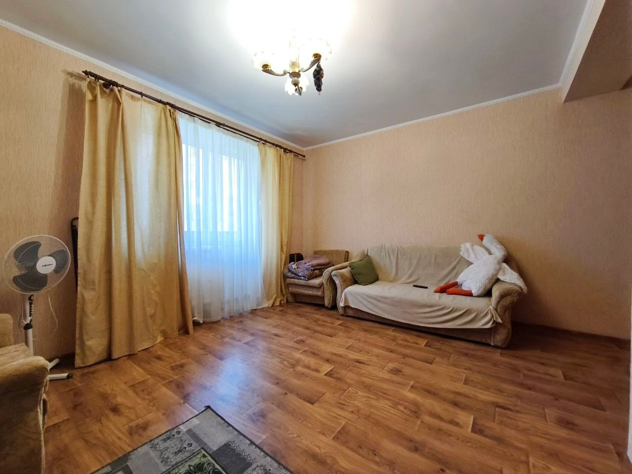 Простора 1 кімнатна квартира. Ремонт, автономне опалення та меблі. Фото 1