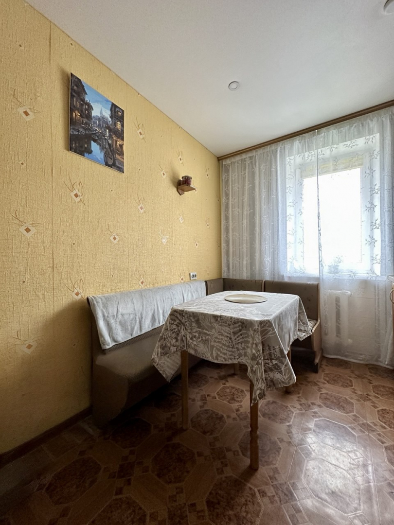 Простора 4 кімнатна 80м2,меблі+техніка, Проспект Миру,Сертифікат. Фото - 1