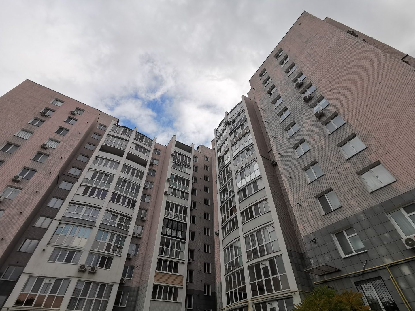 Затишна 2-кімнатна квартира в комфортному районі Чернігова. Фото - 1
