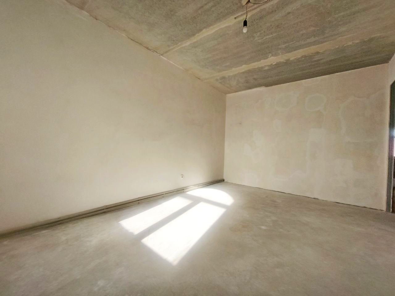 Простора 2 кімнатна квартира 56 м2 з автономним опаленням. Масани. Фото - 8