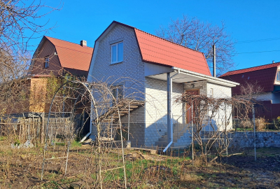 Продам теплий та затишний 2 поверховий будинок в межах міста