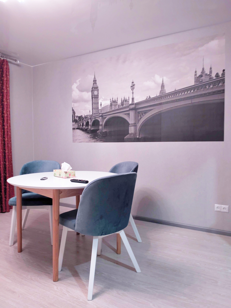 Простора 3-кімнатна квартира в центрі міста с меблями та технікою. Фото - 1