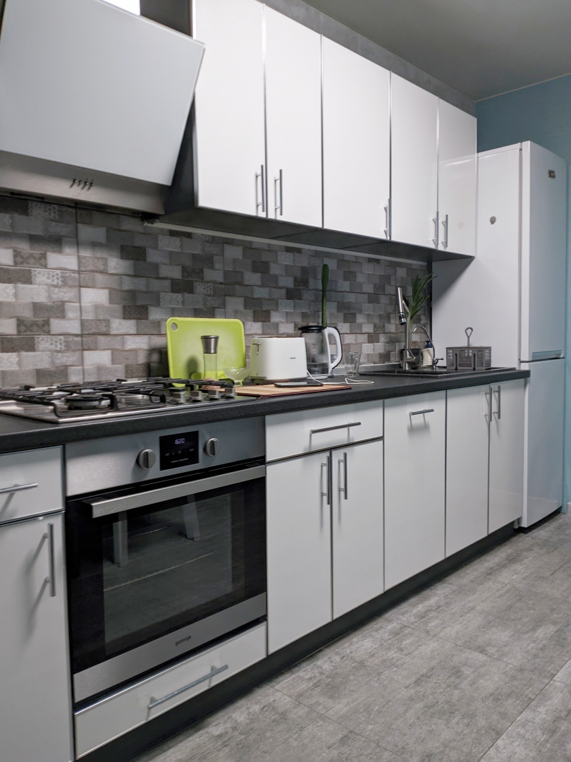 Простора 3-кімнатна квартира в центрі міста с меблями та технікою. Фото - 10