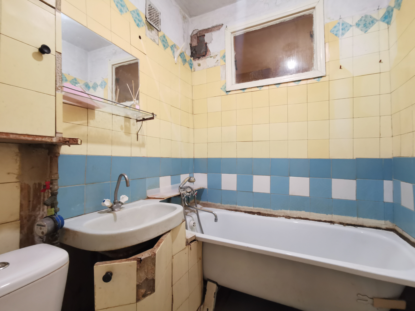 Квартира з трьома кімнатами і підвалом 2 поверх цегляного будинку. Фото - 11