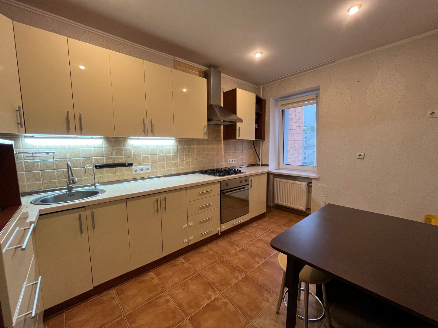 Простора 3-кімнатна квартира 77.2м2 в цегляному будинку, центр Градецький. Фото 1