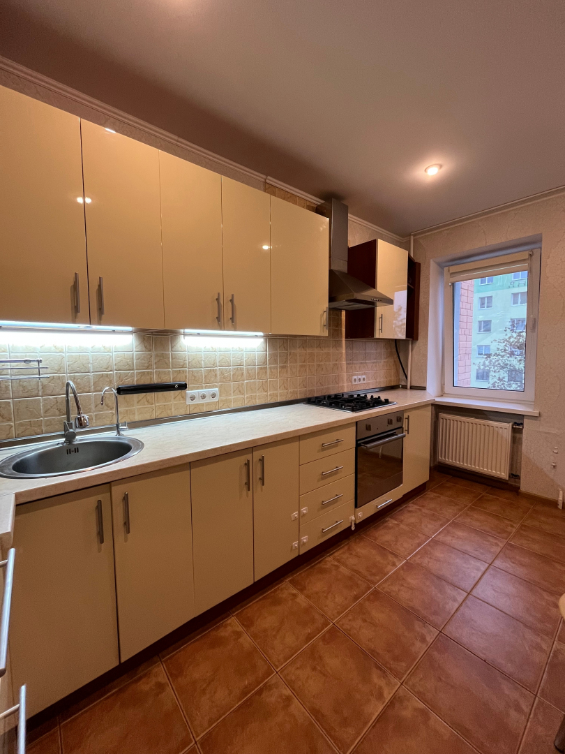 Простора 3-кімнатна квартира 77.2м2 в цегляному будинку, центр Градецький. Фото - 1