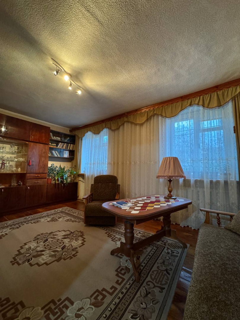 Центр міста. Класична сталінка. 2 кімнатна квартира в гарному стані. Фото 1