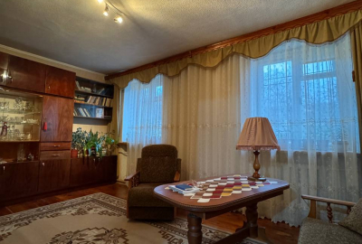 Центр міста. Класична сталінка. 2 кімнатна квартира в гарному стані