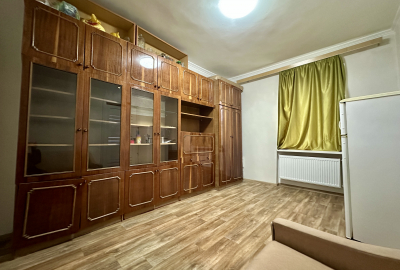 Двокімнатна сталінка,автономне опалення,житловий стан.