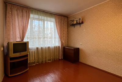 Продається 2-на квартира 43,2 м², косметичний ремонт, пр.Л.Лук'яненка