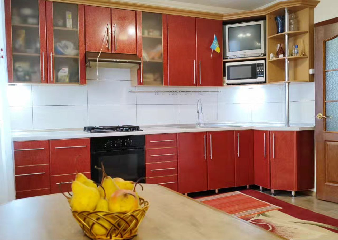 Простора 3-х кімнатна квартира з ремонтом 82м2 вул.Старобілоуська. Фото 1