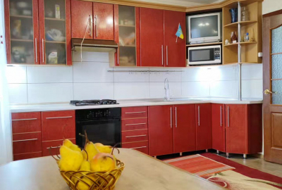 Простора 3-х кімнатна квартира з ремонтом 82м2 вул.Старобілоуська