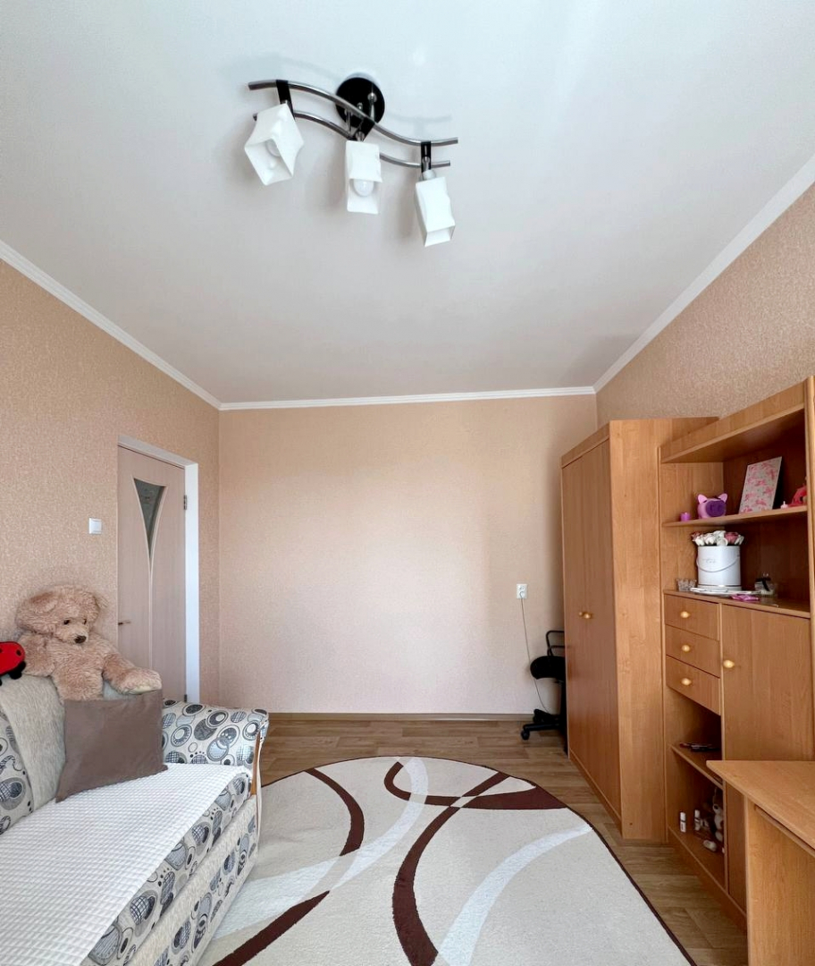 Простора 4-х кімнатна квартира в гарному житловому стані вул.1-ї Танкової Бригади. Фото - 2