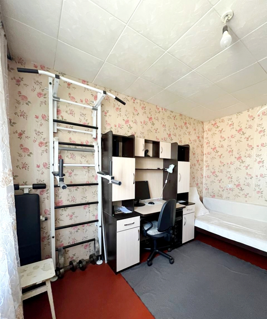 Простора 4-х кімнатна квартира в гарному житловому стані вул.1-ї Танкової Бригади. Фото - 6