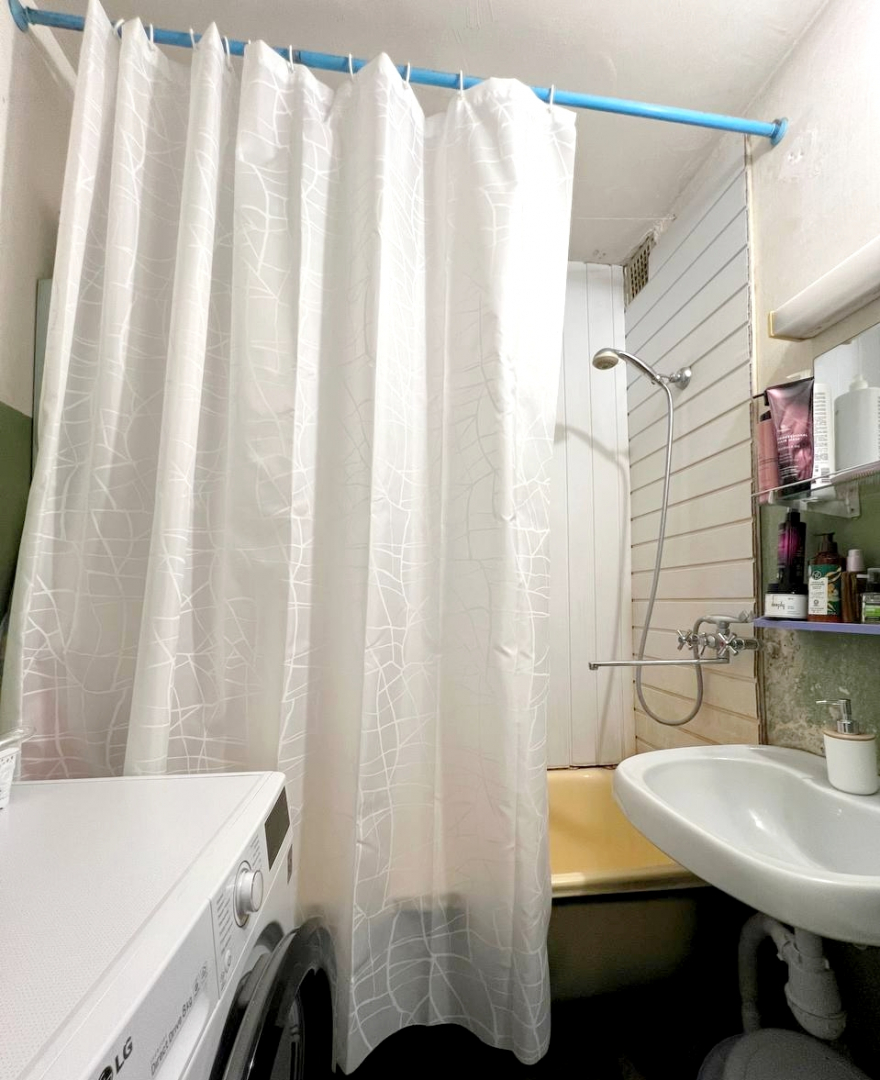 Простора 4-х кімнатна квартира в гарному житловому стані вул.1-ї Танкової Бригади. Фото - 11