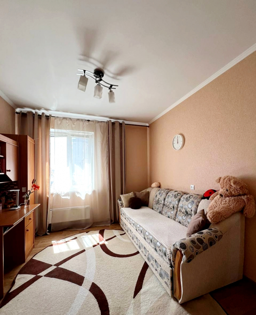 Простора 4-х кімнатна квартира в гарному житловому стані вул.1-ї Танкової Бригади. Фото - 1