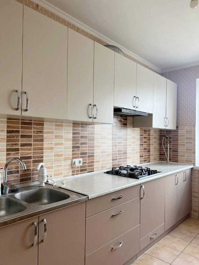 Живіть у центрі з комфортом - 4-кімнатна квартира 80 м². Фото - 1