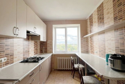 Живіть у центрі з комфортом - 4-кімнатна квартира 80 м²